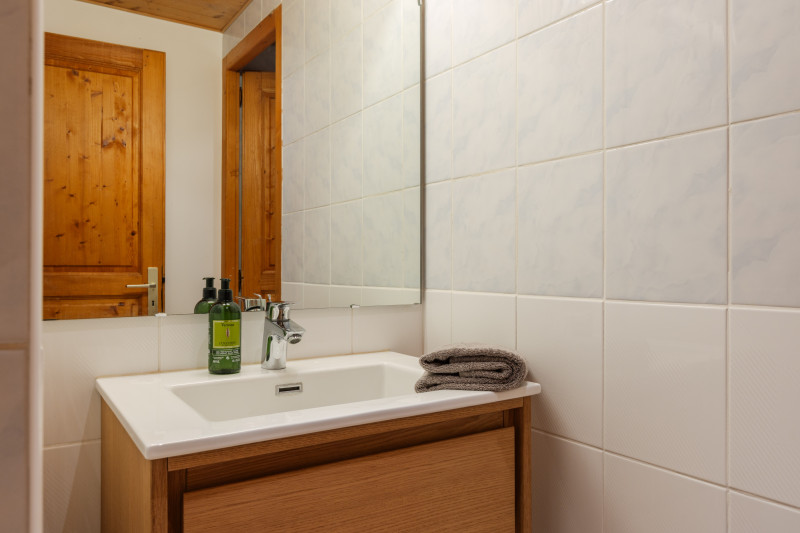 negritelles1-salle-de-bain-appartement-chalet-les-gets