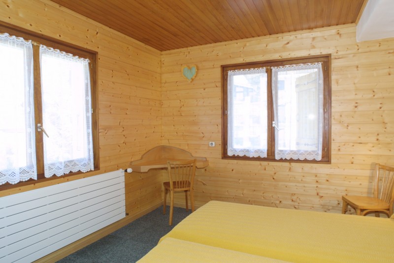 Nevada-4-chambre-lit-double2-location-appartement-chalet-Les-Gets