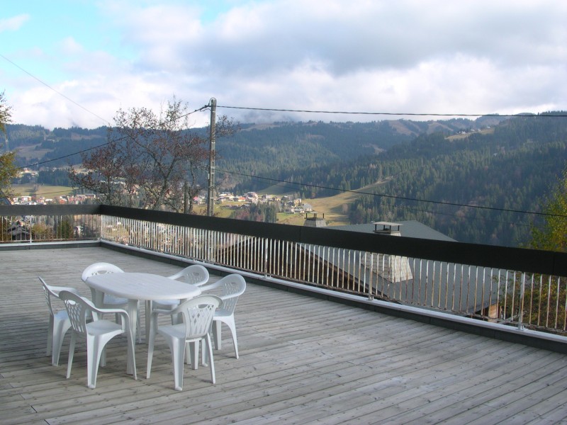 Niemaje-terrasse-ete-location-appartement-chalet-Les-Gets