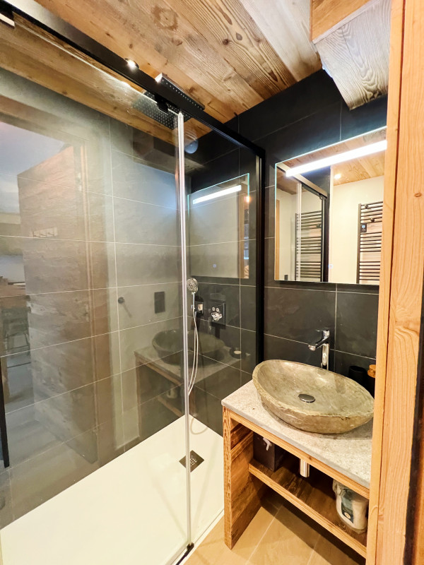 Pearl-001-salle-de-bain-location-appartement-chalet-Les-Gets