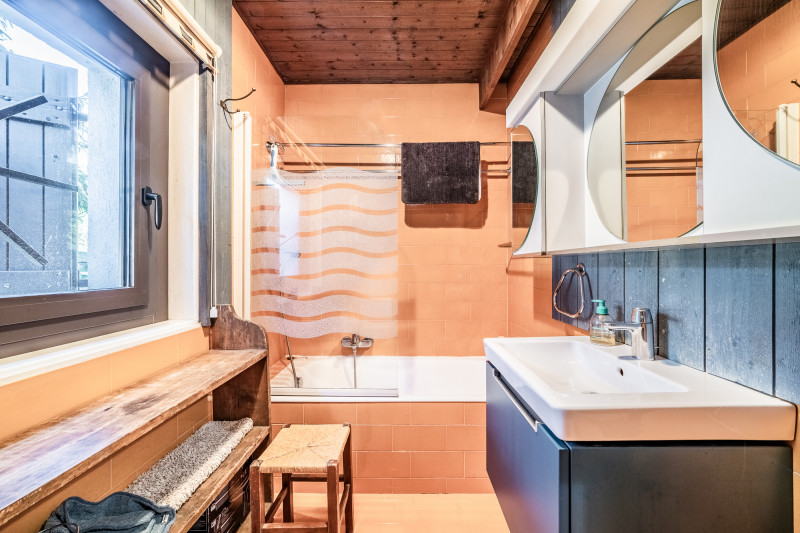 Pied-de-Adroit-5-wc-salle-de-bain-location-appartement-chalet-Les-Gets Pied-de-Adroit-5-wc-salle-de-bain-location-appartement-chalet-Les-Gets
