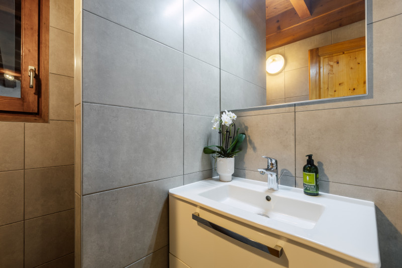 Portes-du-Soleil-1-salle-de-bain-location-appartement-chalet-Les-Gets