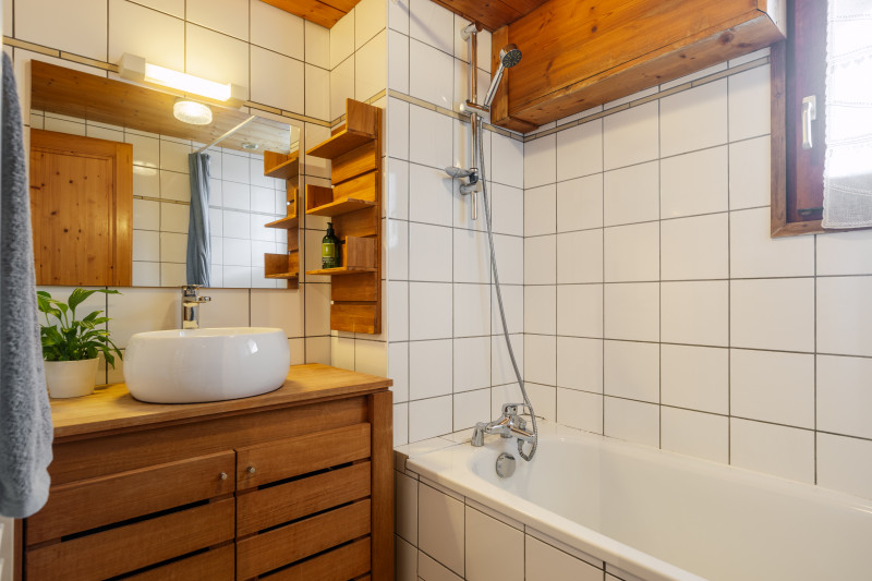 Portes-du-Soleil-2-salle-de-bain-location-appartement-chalet-Les-Gets