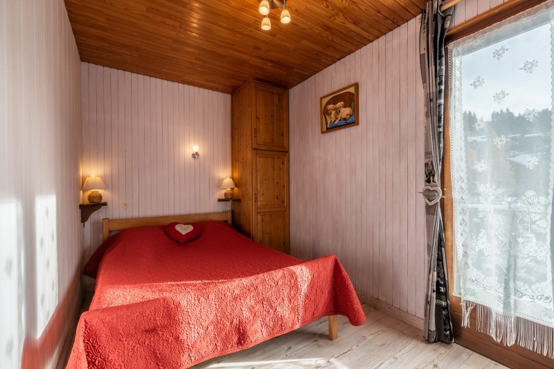 Pressenage-Geai-chambre-lit-double-location-appartement-chalet-Les-Gets