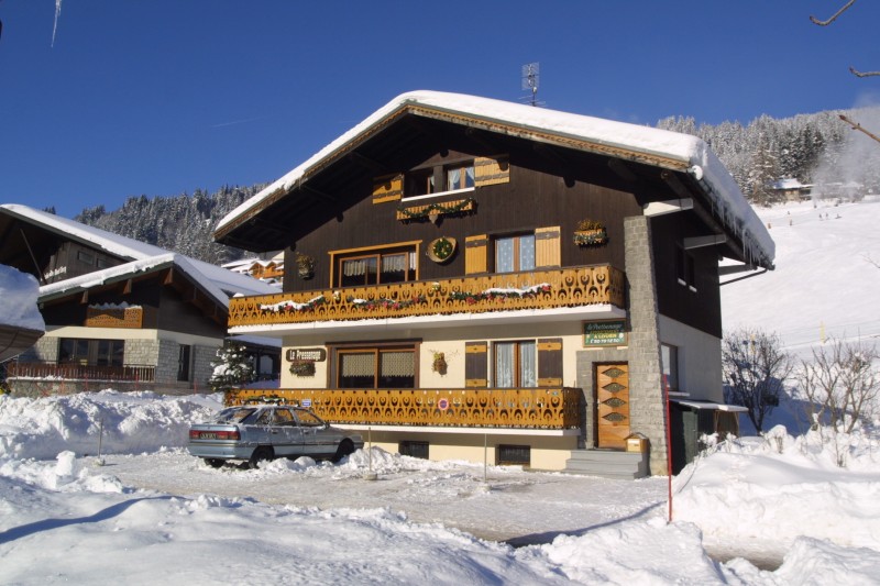 Pressenage-Mesange-exterieur-hiver1-location-appartement-chalet-Les-Gets