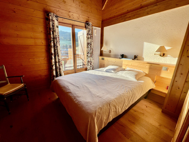 Rocali-chambre-lit-double-location-appartement-chalet-Les-Gets