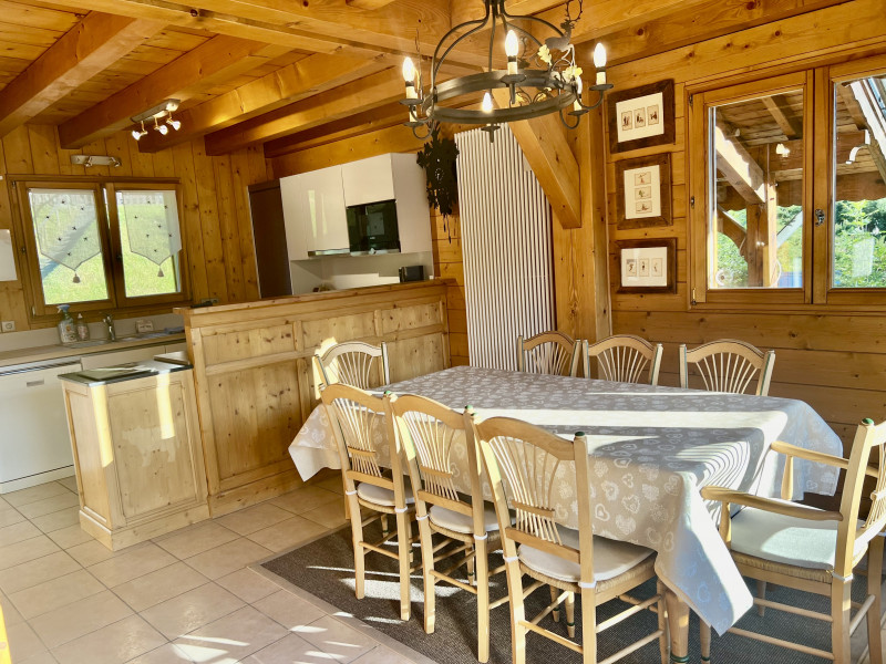 Rocali-salle-a-manger-cuisine-location-appartement-chalet-Les-Gets