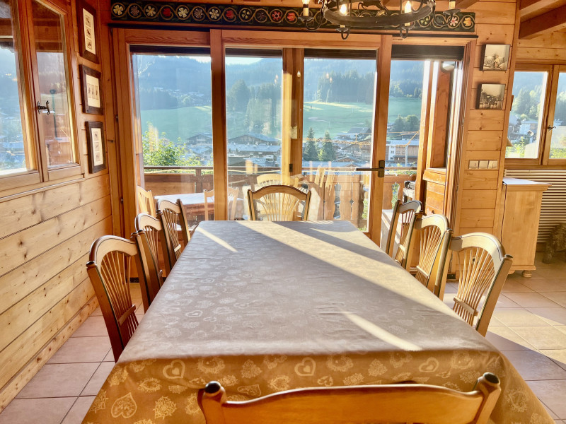 Rocali-salle-a-manger-location-appartement-chalet-Les-Gets