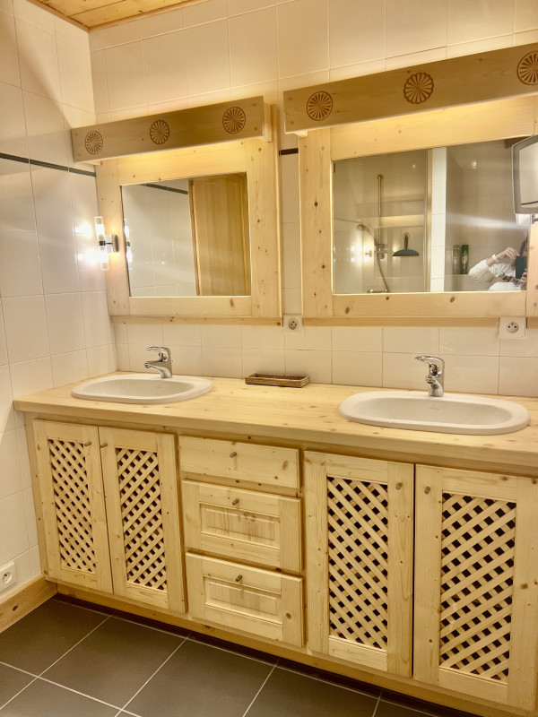 Rocali-salle-de-bain-en-suite-location-appartement-chalet-Les-Gets