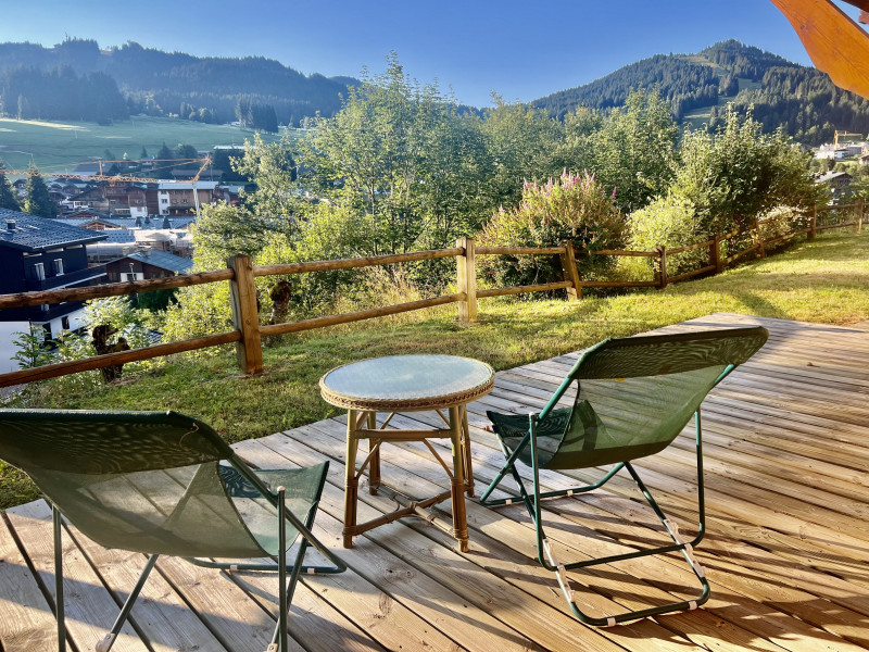 Rocali-vue-terrasse-ete-location-appartement-chalet-Les-Gets