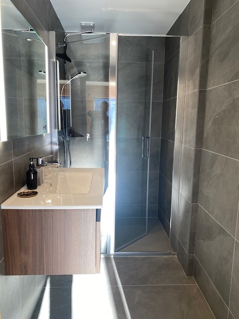 Shardana-appartement-T2-salle-de-bain-douche-location-appartement-chalet-Les-Gets