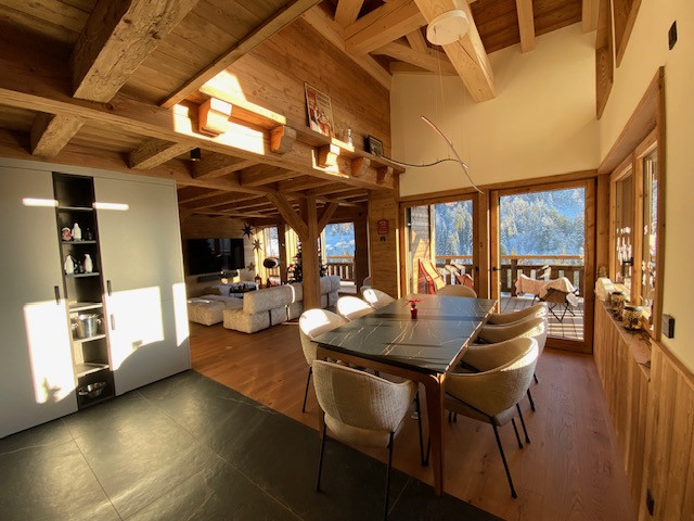 Shardana-chalet-salon-salle-a-manger-cuisine-location-appartement-chalet-Les-Gets