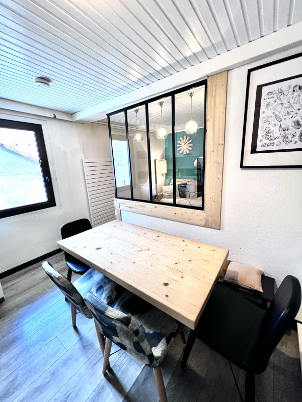 Splery-gentiane-cuisine-table-location-chalet-appartement-Les-Gets