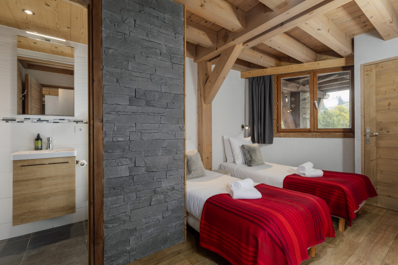 Suite-de-l-Alpe-Aiguille-du-Midi-chambre-lits-simples-en-suite-location-appartement-chalet-Les-Gets