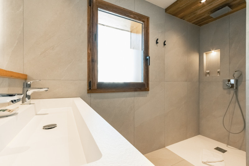 teka-chavannes-chambre-3-salle-de-bain-douche-location-appartement-chalet-Les-Gets