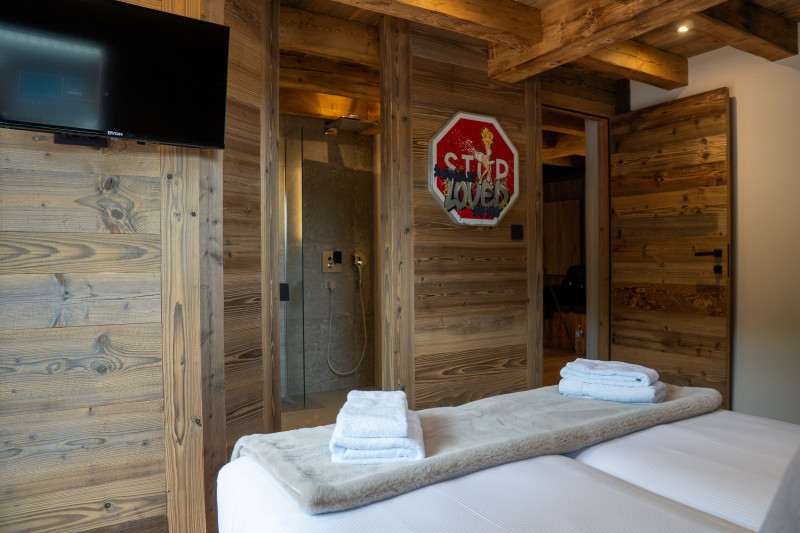 teka-roof-top-chambre-lit-double-salle-de-bain-douche-location-appartement-chalet-Les-Gets