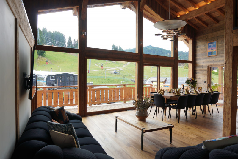 teka-roof-top-salle-a-manger-salon-vue-pistes-location-appartement-chalet-Les-Gets