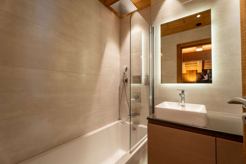 teleporte-salle-de-bain-baignoire-hors-piste-appartement-chalet-Les-Gets-19529740