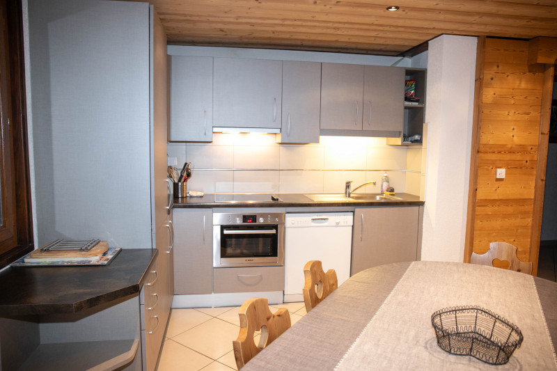 Toure-1-cuisine-location-appartement-chalet-Les-Gets