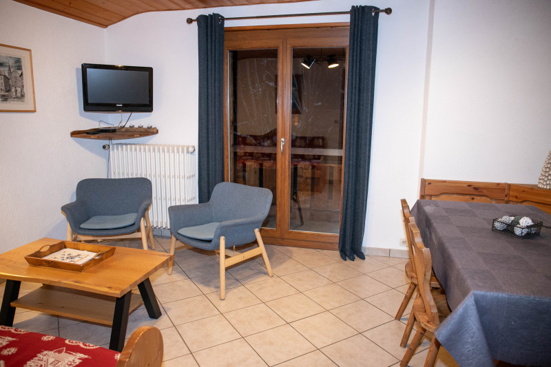 Toure-2-salle-a-manger-location-appartement-chalet-Les-Gets