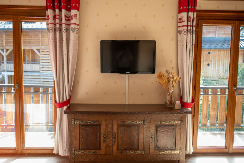 Tournier-C3-decoration-tv-location-chalet-appartement-Les-Gets