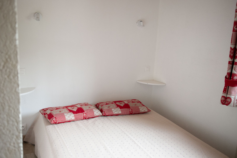 Tournier-C4-chambre-lit-double-location-chalet-appartement-Les-Gets
