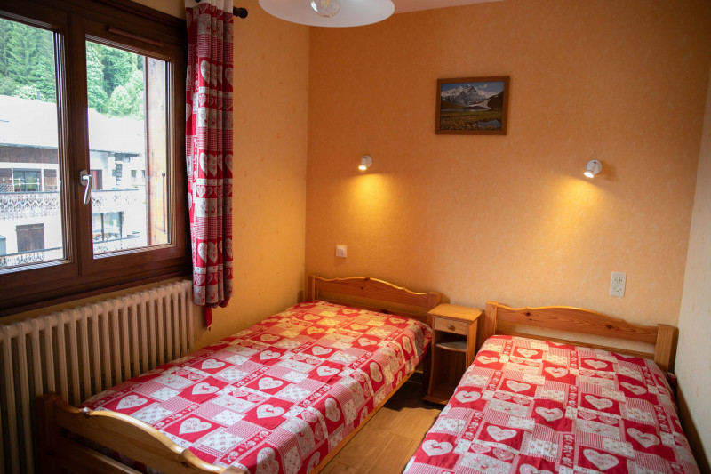 Tournier-C4-chambre-lits-simples-location-chalet-appartement-Les-Gets