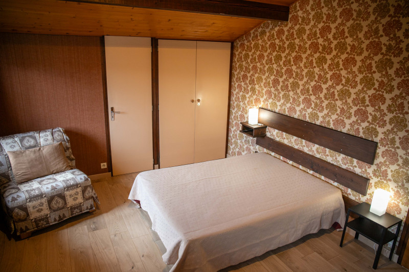 Tournier-D3-lit-double-studio-location-chalet-appartement-Les-Gets