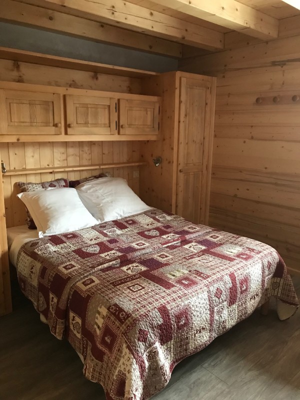  Varlope-chambre-lit-double4-location-appartement-chalet-Les-Gets