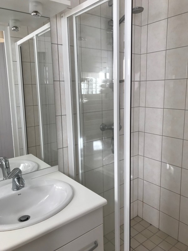 Victoria-2-salle-de-bain-location-appartement-chalet-Les-Gets