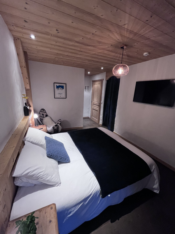 Virolet-chambre-piste-bleue-lit-double-location-appartement-chalet-Les-Gets
