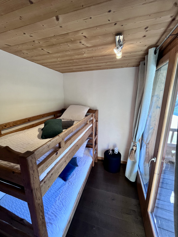 Virolet-chambre-piste-noire-lits-superposes-location-appartement-chalet-Les-Gets
