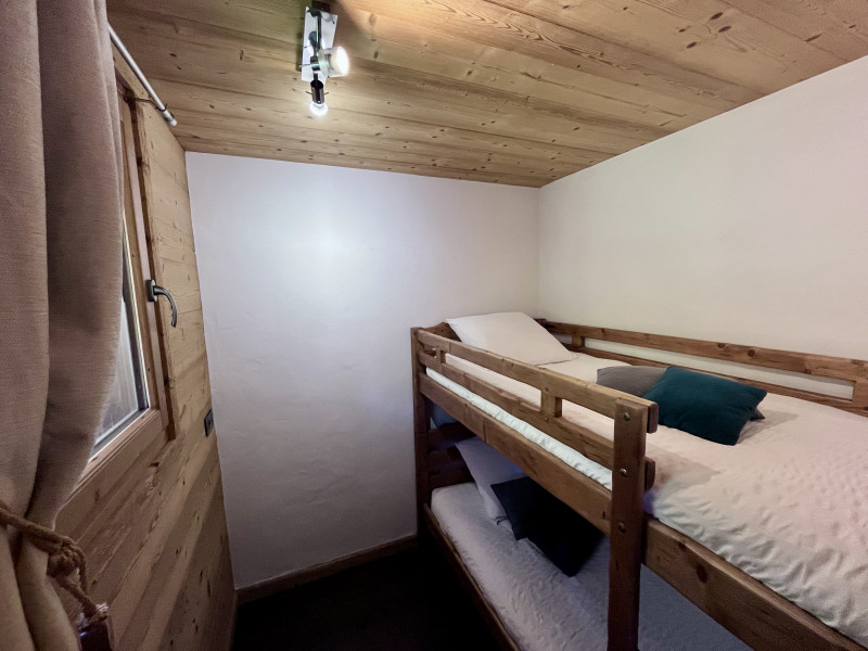 Virolet-chambre-piste-rouge-lits-superposés-location-appartement-chalet-Les-Gets