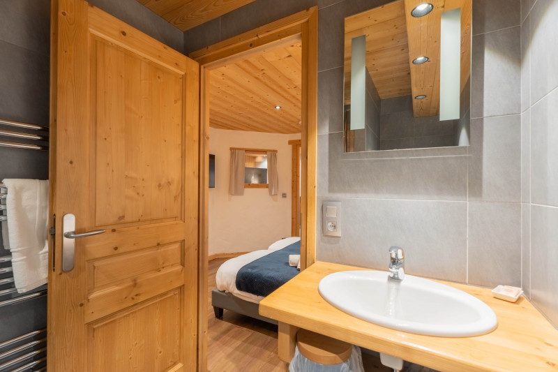 virolet-cosy-sdb-ensuite-lavabo-19382373-location-appartement-chalet-Les-Gets
