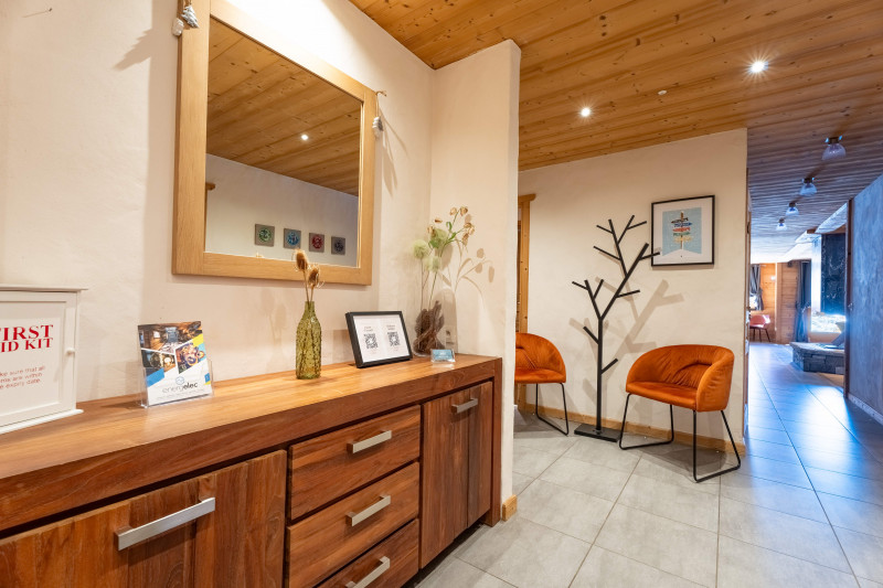 virolet-entree-location-appartement-chalet-les-gets-19529760