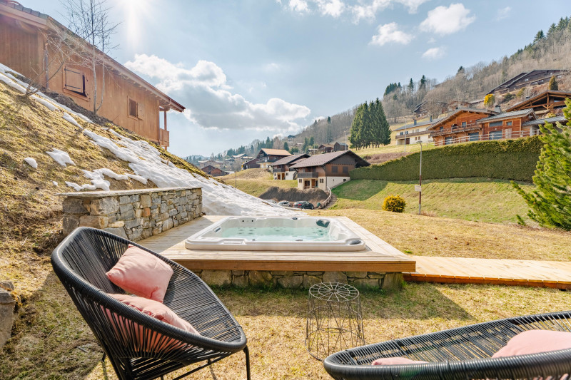 virolet-jacuzzi-jardin-location-appartement-chalet-les-gets-19529765