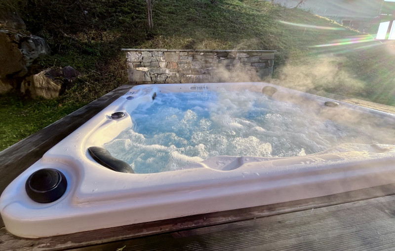 Virolet-jacuzzi-location-appartement-chalet-Les-Gets